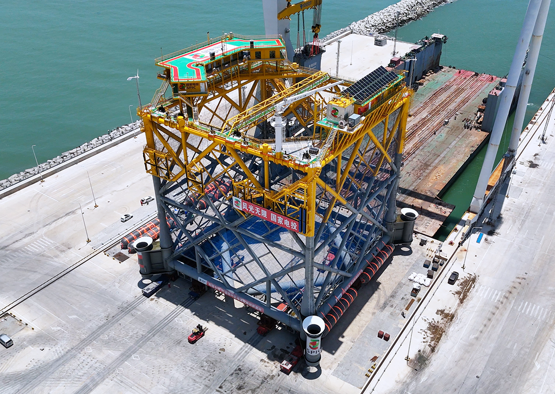 国家电投粤东最大桁架式重型海洋牧场平台“龙宫号”滚装移运项目